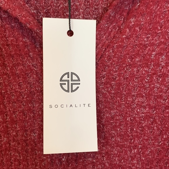 Socialite NWT Red Rhubarb Long Sleeve Top - Picture 5 of 7